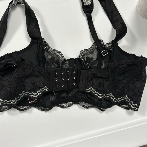 Victoria’s Secret Lace Embellished Lace sequin Bra size 32 B - Picture 7 of 14